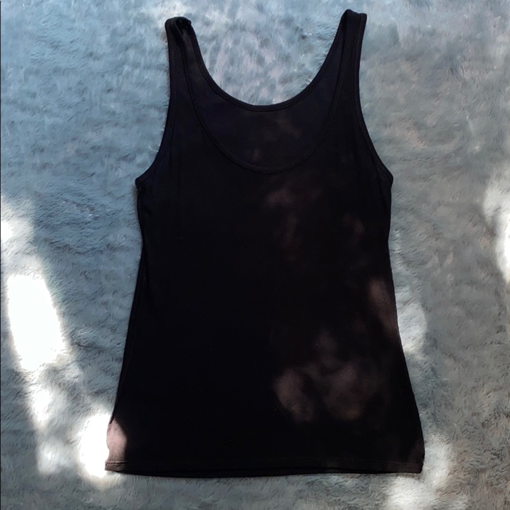Black basic tank top